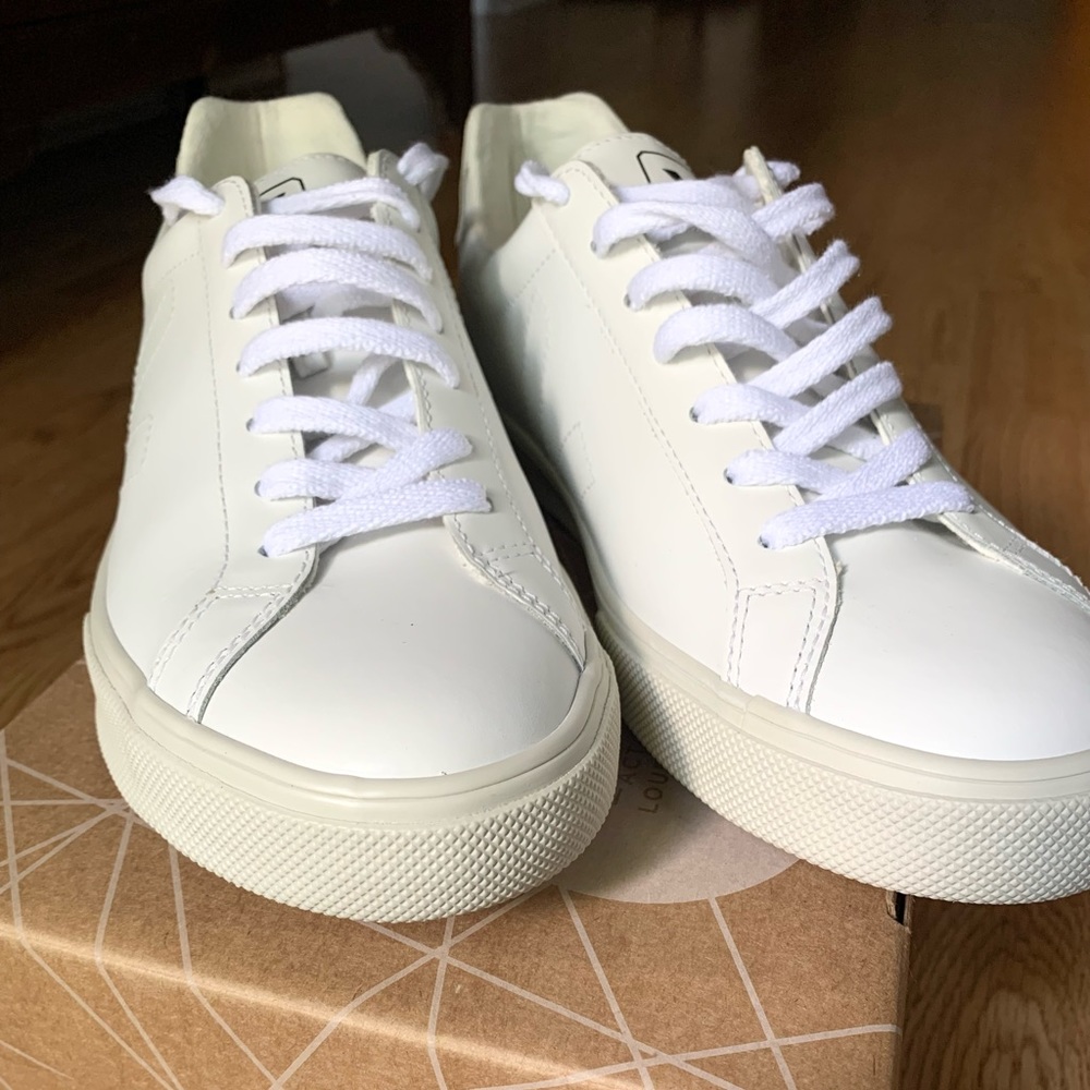 Brand New Veja Esplar White Sneakers Size 10
